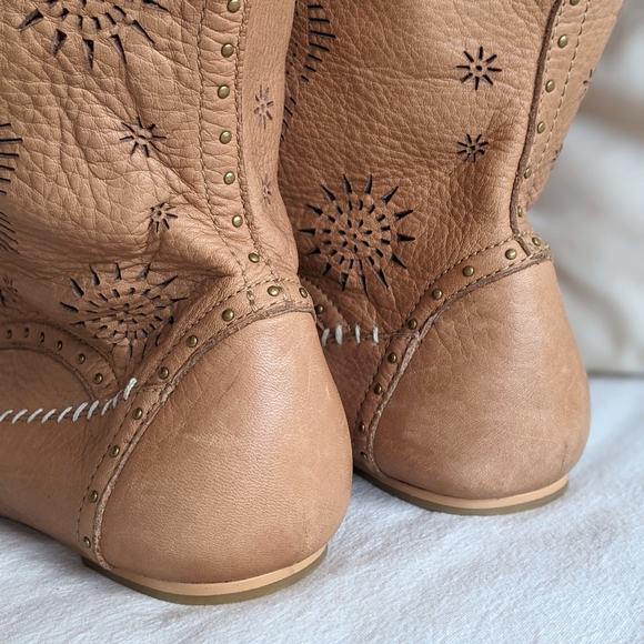 Koolaburra by UGG Becca Laser Boots - Picture 4 of 9